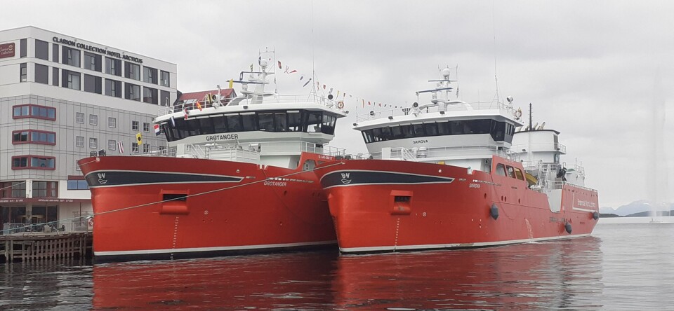 MS 'Grotanger' og MS 'Skrova' side ved side ved kulturhuskaia i Harstad før dåpen sist lørdag. Foto: Alf Fagerheim