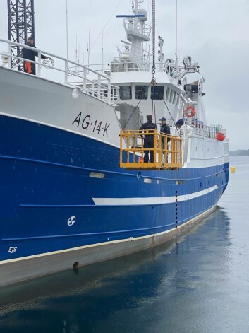 Her har Sjøglans fått malt på nytt kjenningsmerke, og er derved Sørlandets største fiskefartøy. Foto Carl Aamodt
