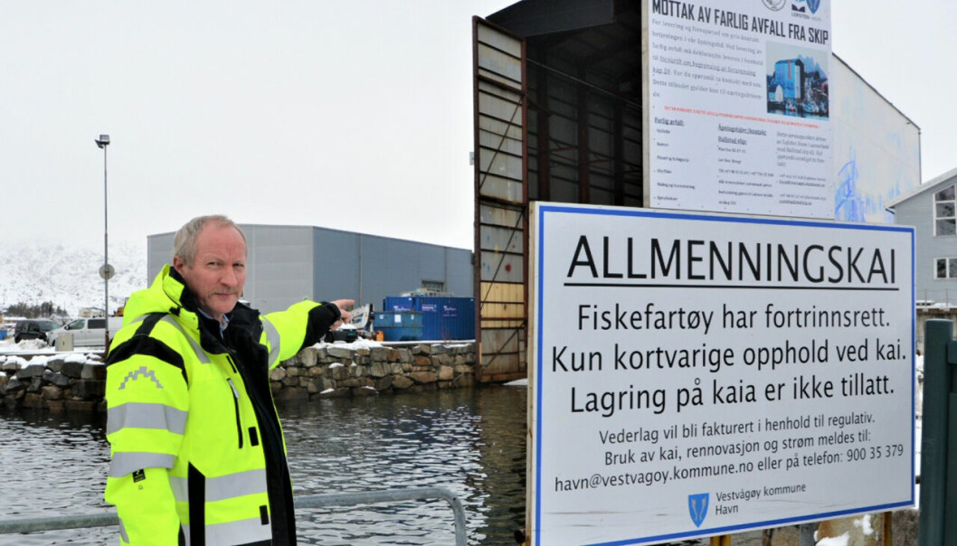 ALLEREDE I GANG: Havnesjef Kjell Jakobsen har ansvar for 13 havner i Vestvågøy kommune. På Ballstad er det allerede et opplegg som gir fiskerne anledning til å levere avfall hos Ballstad Slip.