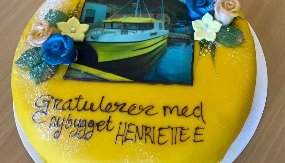 GRATULASJONSKAKE er obligatorisk. GRATULASJONSKAKE er obligatorisk.
