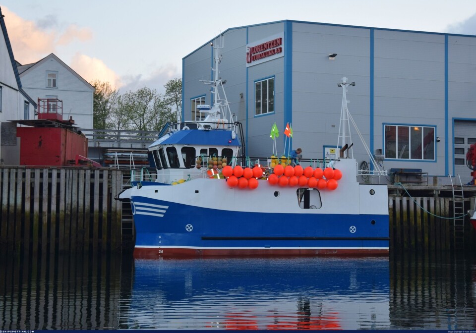 «Dosær» ved kai i Svolvær mens den klargjøres for fiske. «Dosær» ved kai i Svolvær mens den klargjøres for fiske.