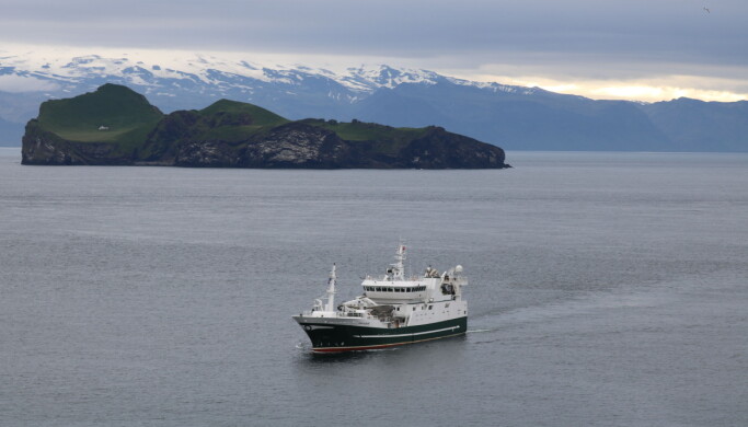 ISLAND: «Gullberg» på vei ut på fiskefeltene.