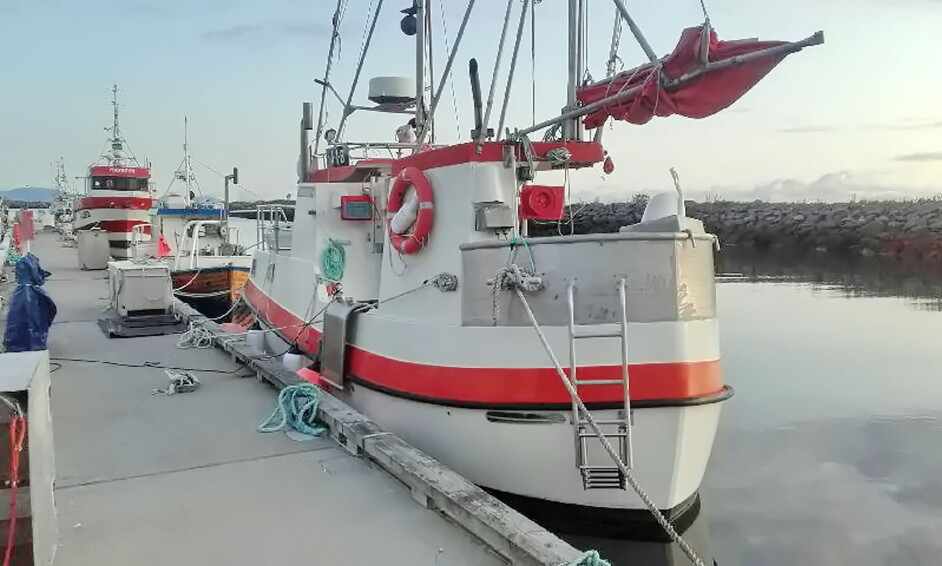 RIMELIG SJARK: «Høgholmen» ved brygga.: