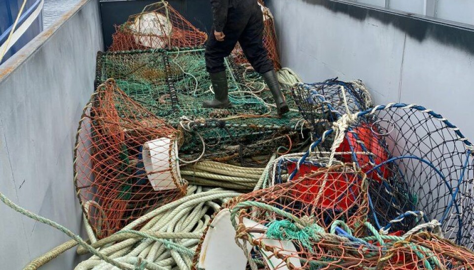MÅTTE TIL LANDS: Diverse tauverk og fiskeredskaper fylte opp fartøyet sånn at de måtte gå til land for å losse, før de kunne dra ut igjen. – Nedslående, sier direktoratet.