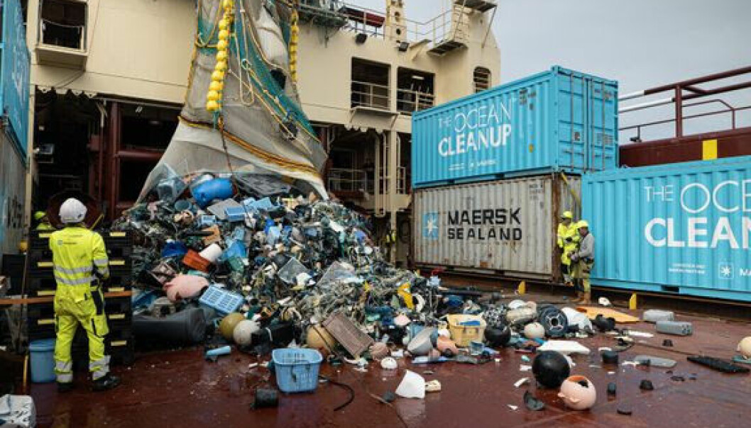 AVFALL: Årlig havner mellom 8 og 12 millioner tonn plast i havet.