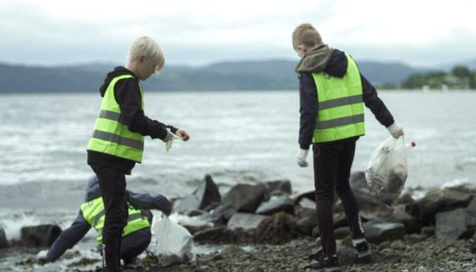 FRIVILLIGE: Mellom 2000 og 3000 frivillige stod for en formidabel innsats under Rein Hardangerfjord – verdens største ryddeaksjon på en dag. FRIVILLIGE: Mellom 2000 og 3000 frivillige stod for en formidabel innsats under Rein Hardangerfjord – verdens største ryddeaksjon på en dag.