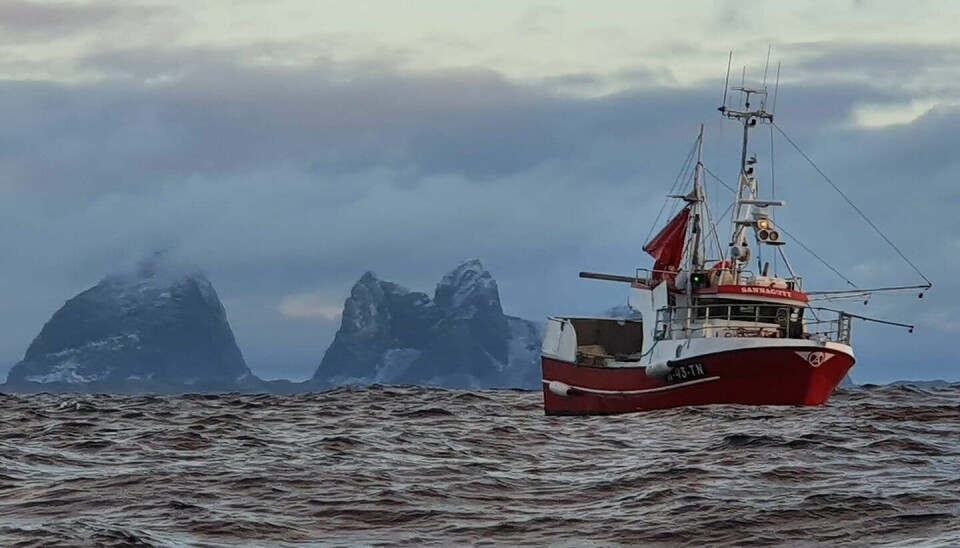 NY RAPPORT: Ekspertene har i den nye rapporten vurdert sårbarheten generelt for norske havområder, men også for hvert enkelt foreslått «SVO» - som betyr særskilt verdifulle og sårbare område. Bilde for illustrasjon, med deler av Træna, også omtalt som Norges eldste fiskevær, i bakgrunnen.