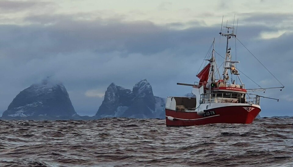 NY RAPPORT: Ekspertene har i den nye rapporten vurdert sårbarheten generelt for norske havområder, men også for hvert enkelt foreslått «SVO» - som betyr særskilt verdifulle og sårbare område. Bilde for illustrasjon, med deler av Træna, også omtalt som Norges eldste fiskevær, i bakgrunnen. NY RAPPORT: Ekspertene har i den nye rapporten vurdert sårbarheten generelt for norske havområder, men også for hvert enkelt foreslått «SVO» - som betyr særskilt verdifulle og sårbare område. Bilde for illustrasjon, med deler av Træna, også omtalt som Norges eldste fiskevær, i bakgrunnen.