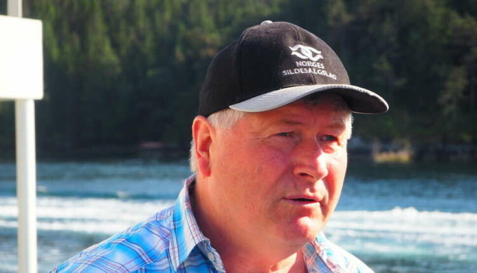 PÅ HODEJAKT: Styreleder Lars Ove Stenevik og Norges Sildesalgslag skal ansette ny administrerende direktør. – Du vil få en sentral posisjon i en spennende, fremtidsrettet, bærekraftig og lønnsom næring, der Norges Sildesalgslag skal være en forutsigbar og solid støttespiller for fiskeren, uttaler de om stillingen. PÅ HODEJAKT: Styreleder Lars Ove Stenevik og Norges Sildesalgslag skal ansette ny administrerende direktør. – Du vil få en sentral posisjon i en spennende, fremtidsrettet, bærekraftig og lønnsom næring, der Norges Sildesalgslag skal være en forutsigbar og solid støttespiller for fiskeren, uttaler de om stillingen.