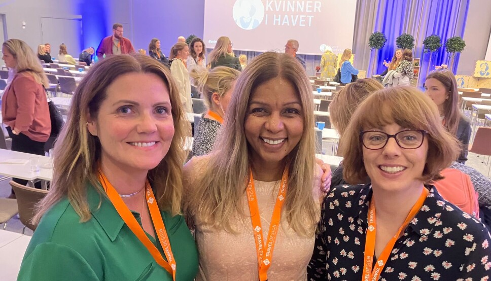 FØLGER OPP SUKSESSEN: – , sier Mariann Frantsen på vegne av Endring i havet. F.v. Mariann Frantsen, Kathleen Mathisen og Monica Langeland som sto bak historiens første Kvinner i Havet-konferanse i Bergen.