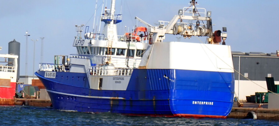 Fikk kraftig juling i isen