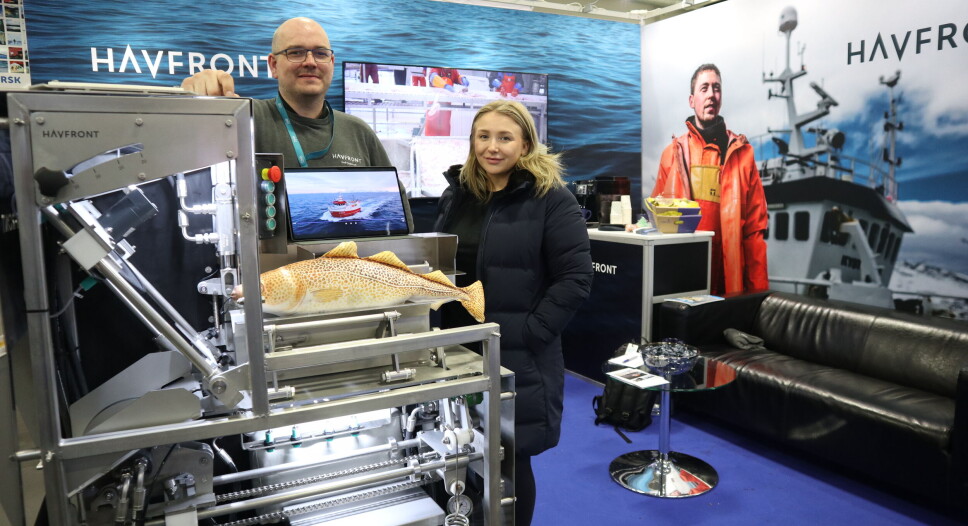 HAVFRONT: Gründer og daglig leder Marius Strømmen og salgskonsulent Mariell Simonsen på Lofotfishing tidligere i år.