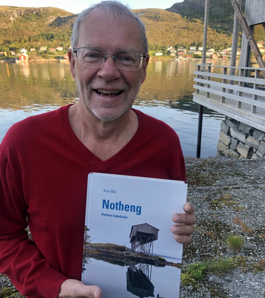 UTGIVELSE: Forfatter Arne Blix står bak boka om nothengene langs kysten.