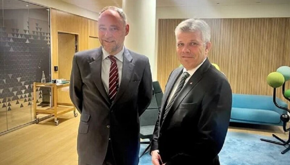 MØTE: Storbritannias ambassadør Richard Wood (tv) og fiskeri- og havminister Bjørnar Skjæran. MØTE: Storbritannias ambassadør Richard Wood (tv) og fiskeri- og havminister Bjørnar Skjæran.