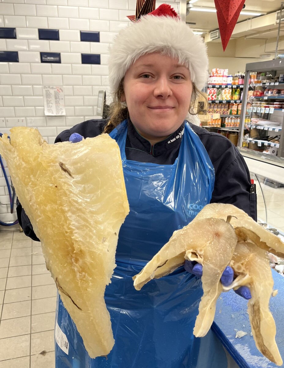 BODØ: Sjømathandler Veronica Furnes Opsahl ved Coop Mega Rønvik med ulike lutefiskvarianter.