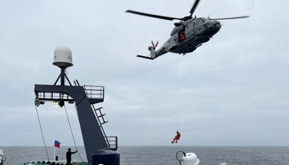 BISTÅR: KV «Andenes» bisto med legehjelp og evakuering. Illustrasjonsfoto av redningsaksjon med KV «Andenes».