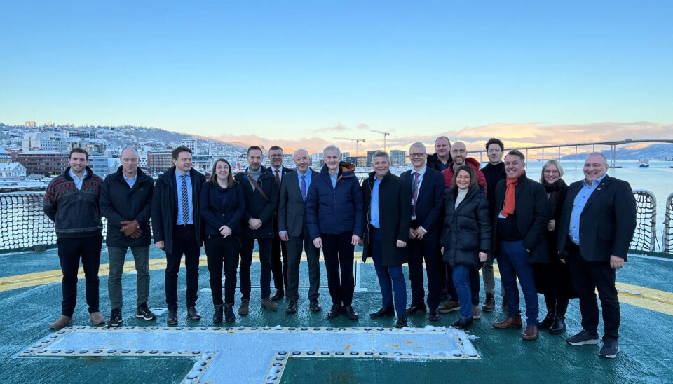 BÅTTUR: Representanter fra næringslivet i nord på helikopterdekket sammen med statsminister Jonas Gahr Støre og fiskeri- og havminister Bjørnar Skjæran. BÅTTUR: Representanter fra næringslivet i nord på helikopterdekket sammen med statsminister Jonas Gahr Støre og fiskeri- og havminister Bjørnar Skjæran.