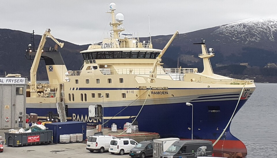 HAFLÅTEN: Den havgående flåten leverer mer fryst råstoff. Illustrasjonsfoto av MS «Ramoen» ved kai i Vartdal. HAFLÅTEN: Den havgående flåten leverer mer fryst råstoff. Illustrasjonsfoto av MS «Ramoen» ved kai i Vartdal.