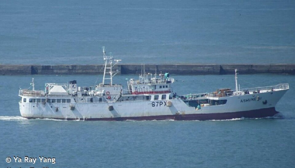 KRABBEBÅT: Den russiske fiskebåten «Arka 31» er i full gang med krabbefiske i Barentshavet.