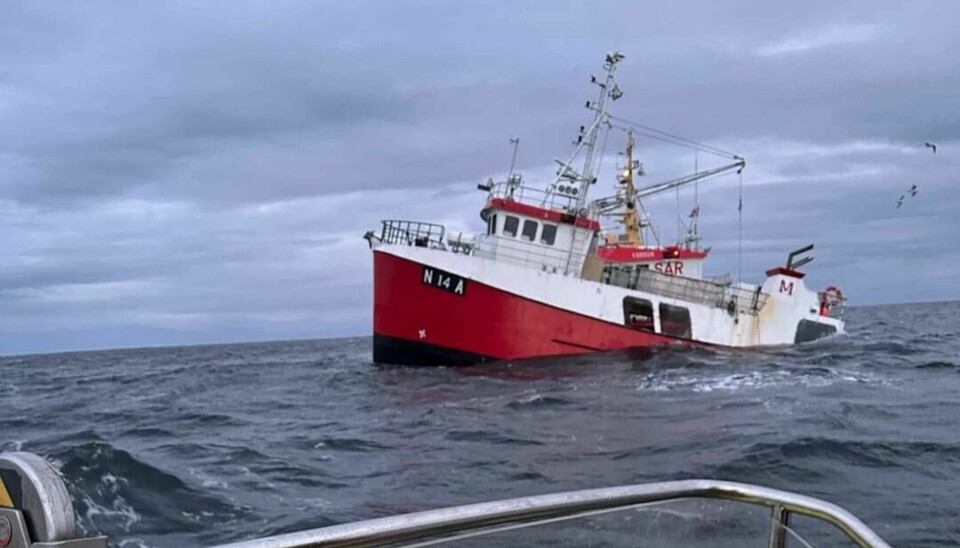 SANK PÅ 40 METERS DYP: Fiskebåten «Klævtind» forliser utenfor Andøy 9. januar 2023 med seks mann ombord. Alle ble reddet etter kort tid av redningsskøyta RS «Dagfinn Paust».