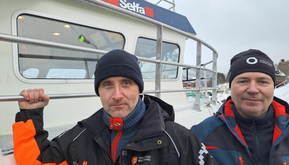 FORNØYD: Prosjektleder i TFFK, Jan Tore Eriksen (tv) og lærer ved Senja vgs, Kjetil Ronesen, er fornøyd med den nye skolebåten.