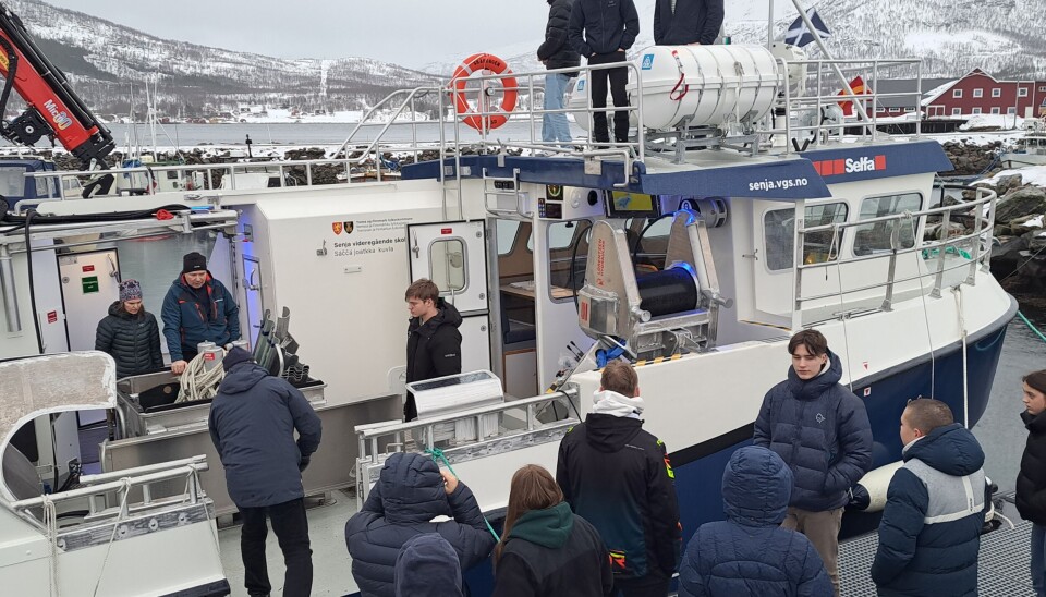 STOR INTERESSE: Det var stor interesse for nybåten hos både elever og ansatte ved Senja vgs. STOR INTERESSE: Det var stor interesse for nybåten hos både elever og ansatte ved Senja vgs.