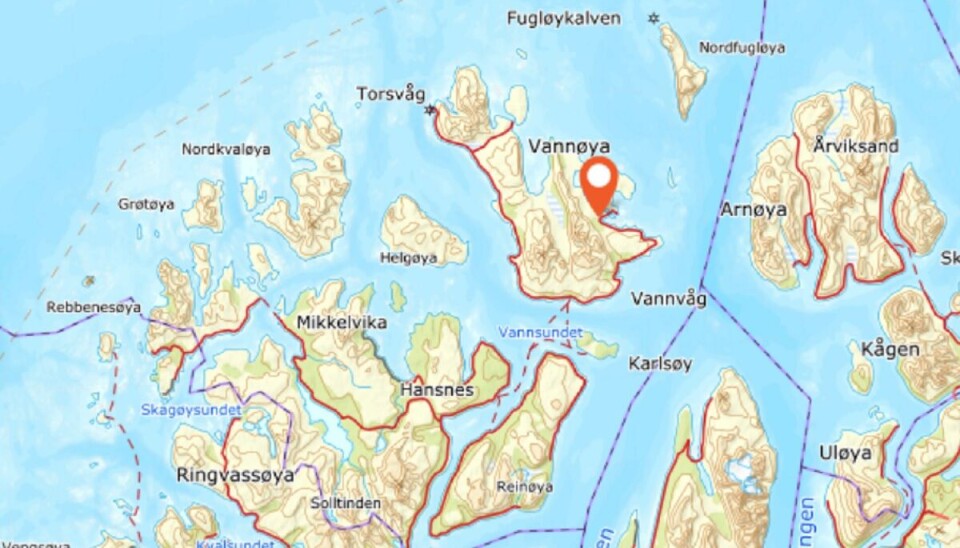 Brann i sjark, kom seg til kai ved egen maskin