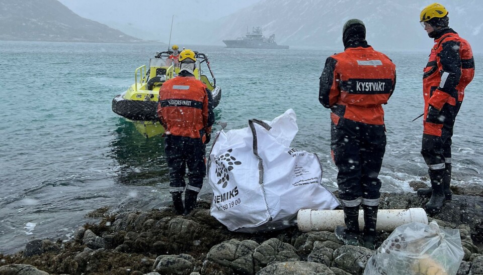 LILLEØYA: Mannskapet på KV Farm ryddet to kubikk med avfall på Lilleøya, vest av Rebbenesøy, sist fredag. LILLEØYA: Mannskapet på KV Farm ryddet to kubikk med avfall på Lilleøya, vest av Rebbenesøy, sist fredag.