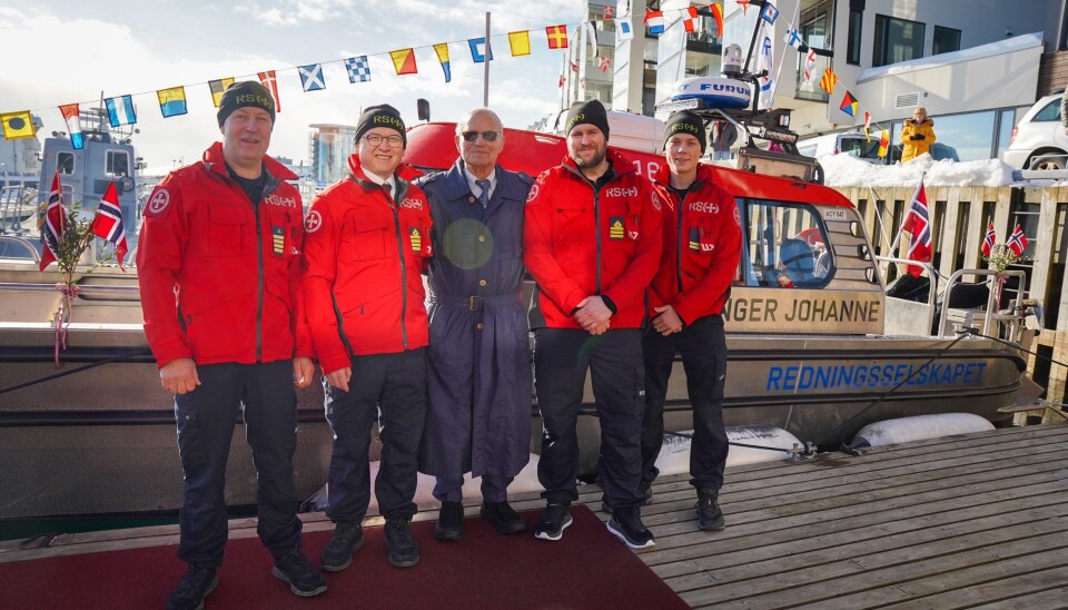 GIVER: Torbjørn Josefsen med mannskapet på redningsskøyta i Svolvær. GIVER: Torbjørn Josefsen med mannskapet på redningsskøyta i Svolvær.