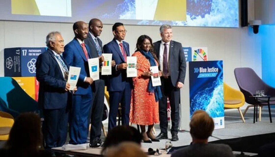 GRENSELØST SAMARBEID: Kitiona Tausi, visestatsminister og fiskeriminister i Tuvalu, minister Ahmed Hassan Ahmed fra Somalia, fiskeridirektør Djibri Toure fra Guinea, fiskerminister Jullan Defoe fra Dominica, fiskeriminister Carmen Evelize Dos Santos fra Angola og Norges fiskeri- og havminister Bjørnar Skjæran. Foto: UNDP GRENSELØST SAMARBEID: Kitiona Tausi, visestatsminister og fiskeriminister i Tuvalu, minister Ahmed Hassan Ahmed fra Somalia, fiskeridirektør Djibri Toure fra Guinea, fiskerminister Jullan Defoe fra Dominica, fiskeriminister Carmen Evelize Dos Santos fra Angola og Norges fiskeri- og havminister Bjørnar Skjæran. Foto: UNDP