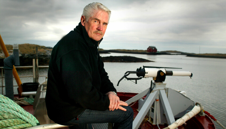 PÅ SIN HALS: Nils-Jørgen Nilssen er kvalfanger fra Røst. Han har hatt egen konsesjon siden 1974, og driver i dag båten «Nystrand».