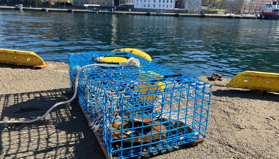 MONTERT: Slik ser den ut ferdig montert. – Denne bøya redder teiner og forhindrer spøkelsesfiske og plastforurensning i havet, reklamerte verdenskjente «Sig» Hansen til Kystmagasinet.