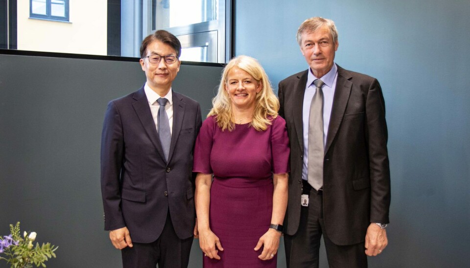 FEIRET: Lanseringen ble feiret sammen med sørkoreanske myndigheter under en markering i Oslo mandag. F.v.: Sør-Koreas ambassadør til Norge, Pil-woo Kim, Mattilsynets administrerende direktør, Ingunn Midttun Godal og statssekretær i nærings- og fiskeridepartementet, Vidar Ulriksen.
