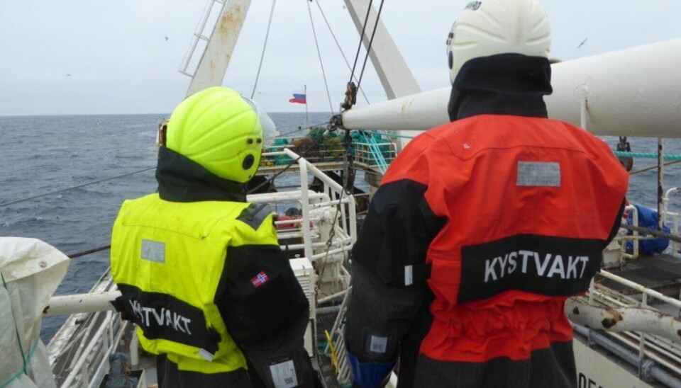 KONTROLL: KV Svalbard med fiskerikontroll ved Svalbard.