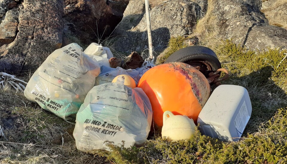 RYDDING: Midlene kommer fra avgiften som betales per plastpose, midlene disponeres av Handeles Miljøfond til en rekke prosjekter. RYDDING: Midlene kommer fra avgiften som betales per plastpose, midlene disponeres av Handeles Miljøfond til en rekke prosjekter.