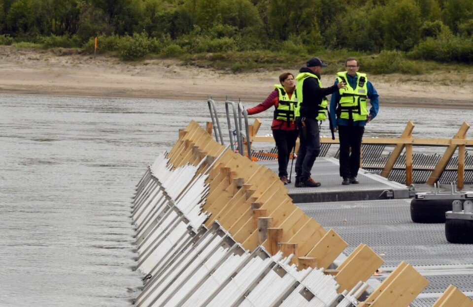 INSPEKSJONSTUR: Statsråd Eide og Tana-ordfører Helga Pedersen.