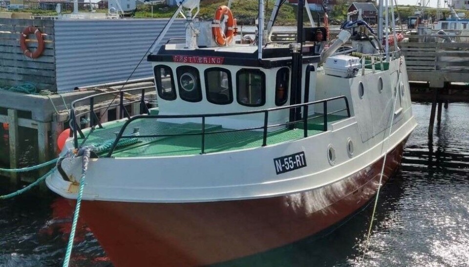EGEN BÅT: Med båten «Røstværing» på 35 fot er Jørgen skipper på egen båt når han ikke er på kvalfangst. Båten er i åpen gruppe, og i perioder driver han sammen med sin far og en tredje mann, så bytter de på båtene de bruker. (Foto: Privat)