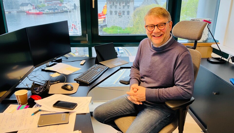 GLEDER SEG: – Jeg begynte rimelig rett på, men det tenker jeg er en fordel. Og Sildesalgslaget er jo en organisasjon jeg kjenner litt til fra før, sier nyslått direktør Jonny Berfjord.