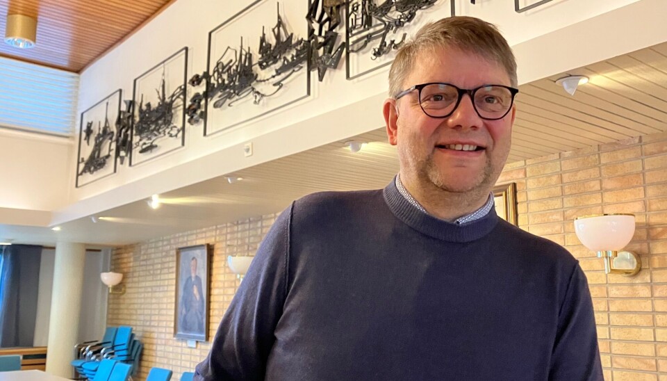 TRADISJONER: Norges Sildesalgslag ble etablert i 1988, og tar årlig hånd om de pelagiske fangstene til over 1 000 fartøy. På veggene i det store møterommet, henger kunst som viser kystens og havets slit oppigjennom tidene.
