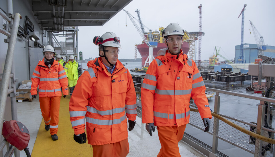 VIL SKAFFE KUNNSKAP: – Vi har ikke i dag kunnskapen som skal til for å utvinne mineraler fra havbunnenstatssekretær Andreas Bjelland Eriksen (Ap) i Olje- og energidepartementet (t.h.) til Kystmagasinet. I går krevde 30 internasjonale organisasjoner at statsminister Støre tret ut av det såkalte Havpanelet. VIL SKAFFE KUNNSKAP: – Vi har ikke i dag kunnskapen som skal til for å utvinne mineraler fra havbunnenstatssekretær Andreas Bjelland Eriksen (Ap) i Olje- og energidepartementet (t.h.) til Kystmagasinet. I går krevde 30 internasjonale organisasjoner at statsminister Støre tret ut av det såkalte Havpanelet.