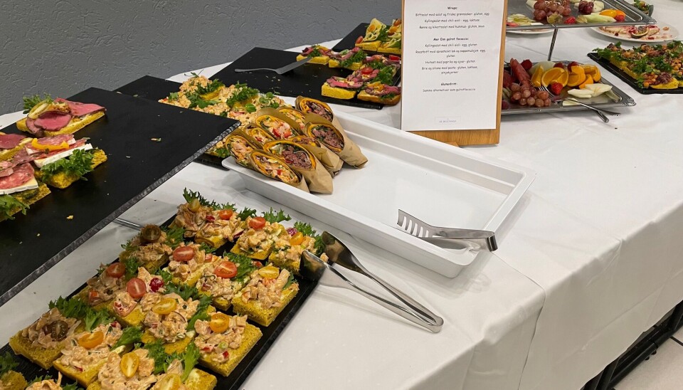 BIFF OG KYLLING: Den bugnende lunsjbuffeten bugnet av alt annet enn sjømat. BIFF OG KYLLING: Den bugnende lunsjbuffeten bugnet av alt annet enn sjømat.
