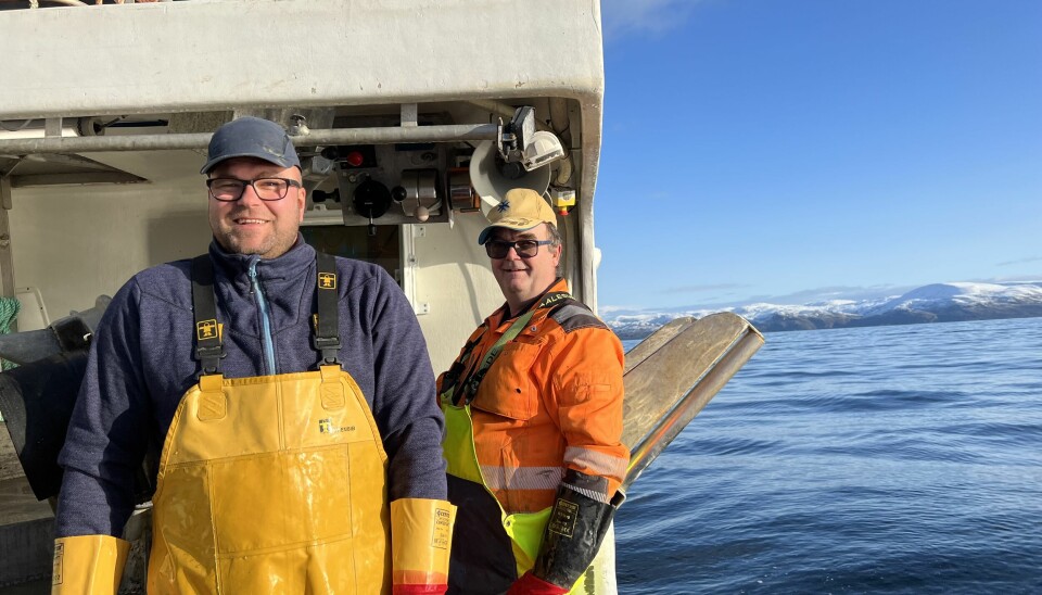 GODE BUSER: Jan-Erik Pedersen og Ronny Henriksen har fisket sammen i 17 år, både på tidligere fartøy og nå på «Røstjenta». Nå har de vunnet den gjeve prisen, som blant annet inneholder 50 000 blanke kroner.