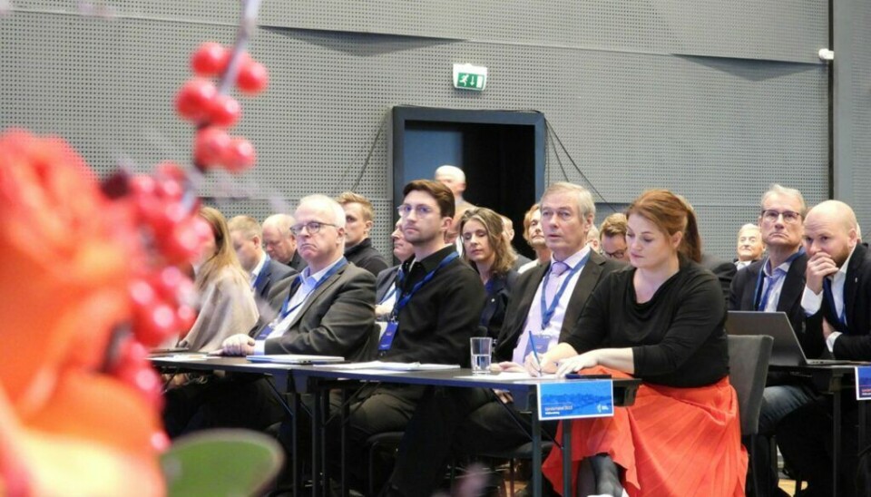 BEDYRER MELDINGEN SNARLIG: Fiskeri- og havminister Cecilie Myrseth, sammen med statssekretær Vidar Ulriksen og politisk rådgiver Nicklas Simonsen. BEDYRER MELDINGEN SNARLIG: Fiskeri- og havminister Cecilie Myrseth, sammen med statssekretær Vidar Ulriksen og politisk rådgiver Nicklas Simonsen.