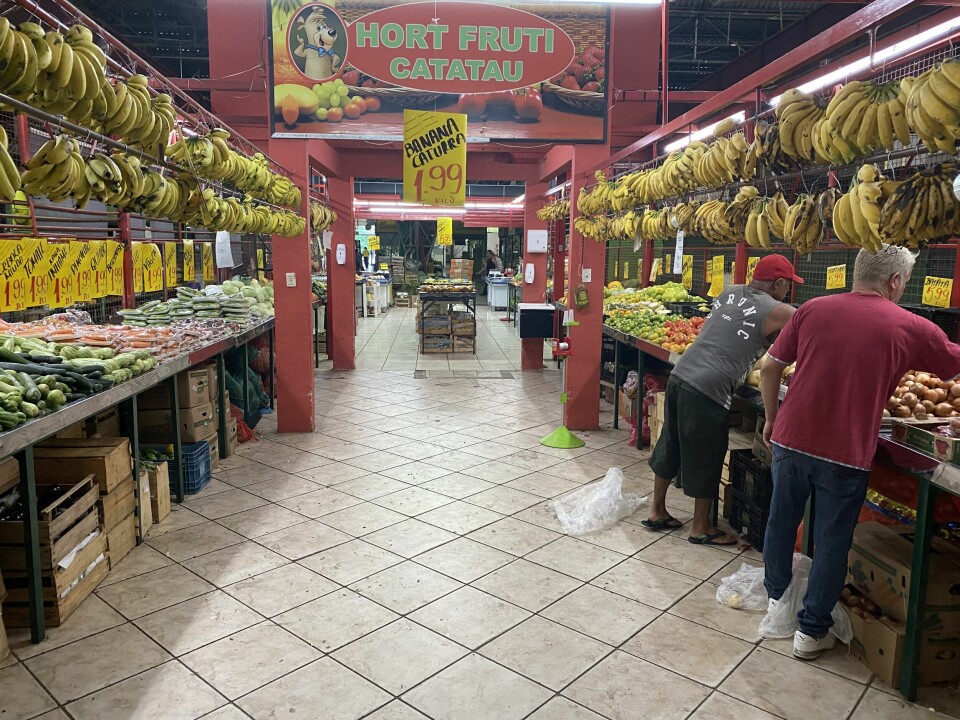 Glimt fra Mercado Distrital do Cruzeiro. Her finnes mange store butikker med frukt og grønnsaker.