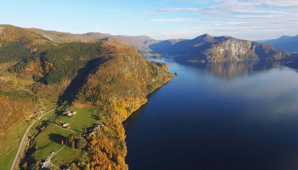 Engebøfjellet og Førdefjorden, hvor staten har gitt gruveselskapet Nordic Mining lov til å dumpe inntil 170 millioner tonn gruveavfall.