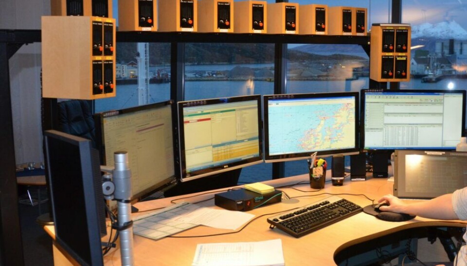 Arkivfoto fra stasjonen i Bodø, der radiooperatørene fra 2026 blir en fullintegrert del av Hovedredningssentralen, noe som ifølge Jon Halvorsen, direktør ved Hovedredningssentralen, vil bidra til ytterligere forbedringer og videreutvikling av nød- og sikkerhetskommunikasjonen i redningsaksjoner.