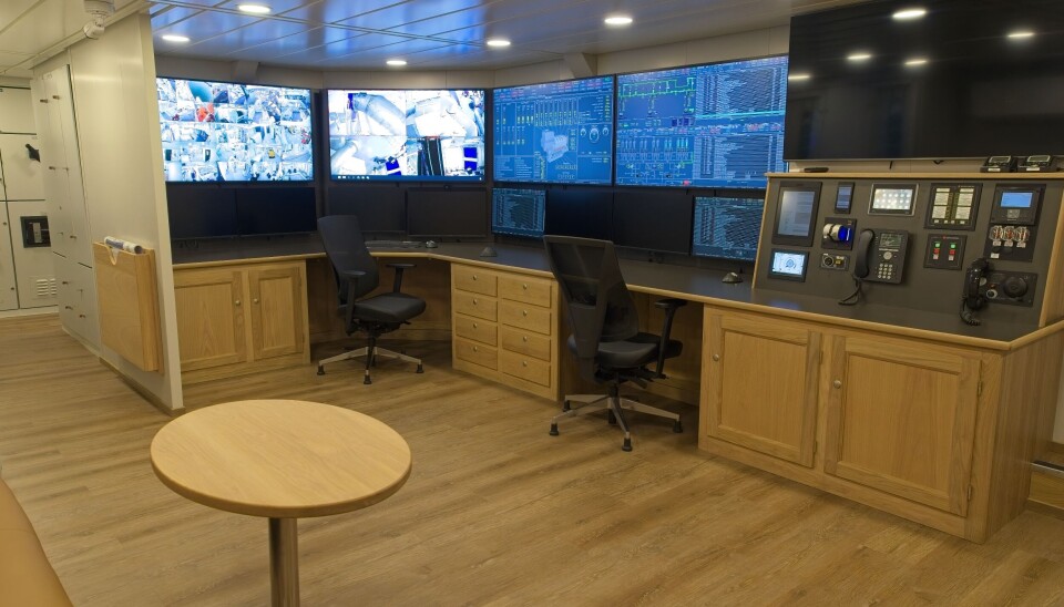 Fra dette kontrollrommet har man oversikt over de tekniske løsningene om bord.