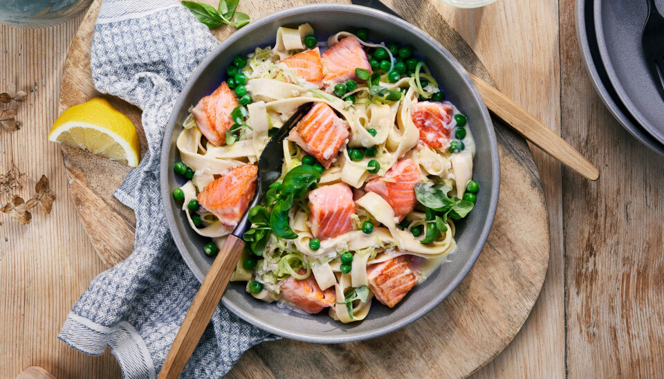 Kremet tagliatelle med laks.
