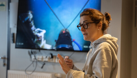 Giuliana Panieri orienterer deltakerne i opperasjonsrommet på FF «Kronprins Haakon».