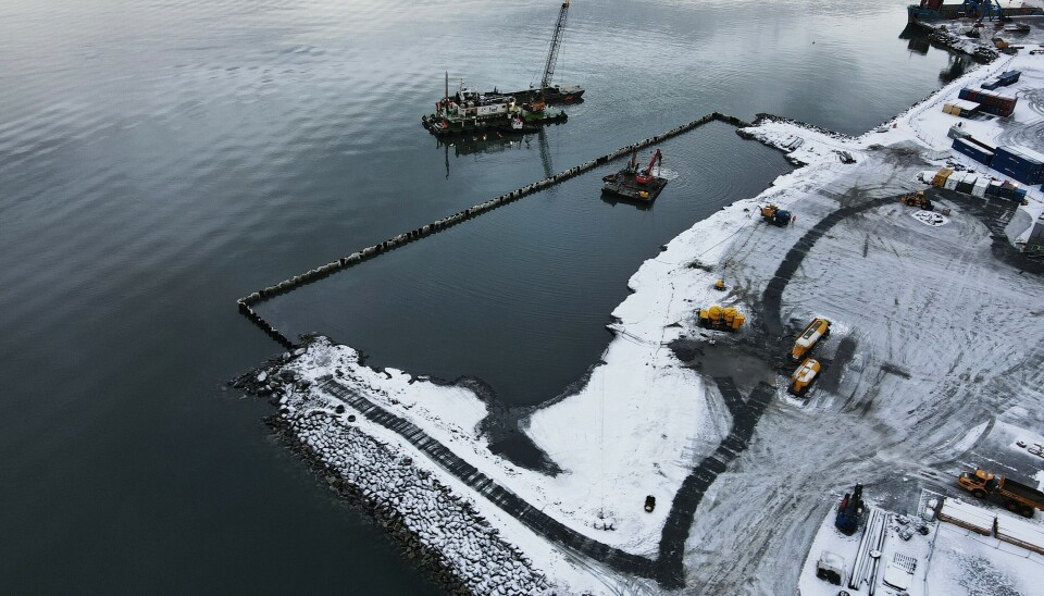Vest Betong AS under mudringsarbeidet for ny dypvannskai ved Langneset, for å øke godskapasiteten og styrke næringsutviklingen i regionen.
Foto: Vest Betong AS